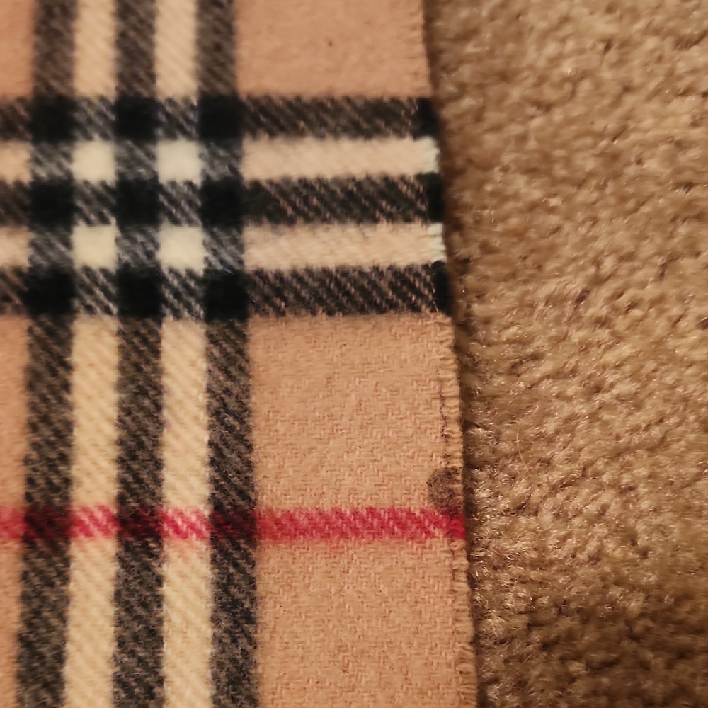 Burberry Lambswood Scarf - Picture 5 of 15